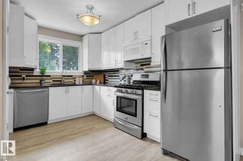 Upper 4803 103 Avenue, Edmonton, AB - Indoor Photo Showing Kitchen
