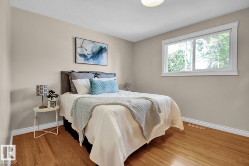 Upper 4803 103 Avenue, Edmonton, AB - Indoor Photo Showing Bedroom