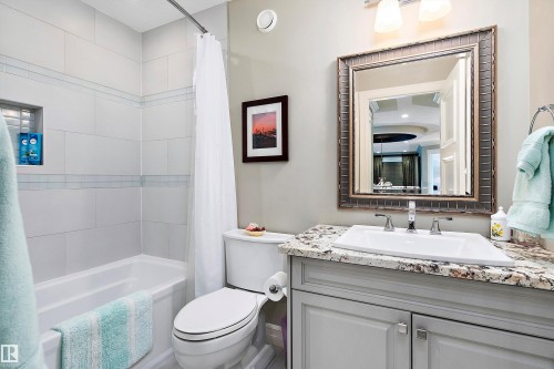 3054 Watson Landing Sw, Edmonton, AB - Indoor Photo Showing Bathroom