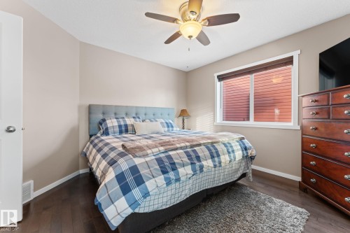 181 62 St, Edmonton, AB - Indoor Photo Showing Bedroom