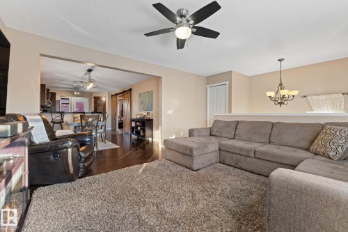 181 62 St, Edmonton, AB - Indoor Photo Showing Living Room
