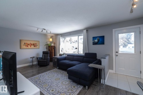 Living area with rail lighting and wood finished floors - 4371 46 Street, Stony Plain, AB - Indoor Photo Showing Living Room