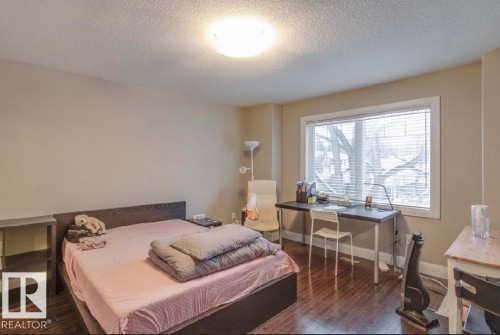 10935 76 Avenue, Edmonton, AB - Indoor Photo Showing Bedroom
