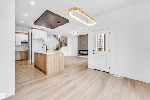 123 28 Street, Edmonton, AB - Indoor Photo Showing Kitchen