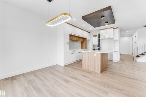 123 28 Street, Edmonton, AB - Indoor Photo Showing Kitchen