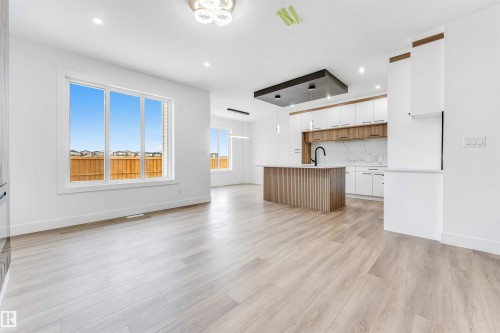 123 28 Street, Edmonton, AB - Indoor Photo Showing Kitchen