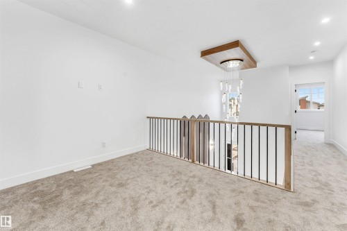 123 28 Street, Edmonton, AB - Indoor Photo Showing Other Room