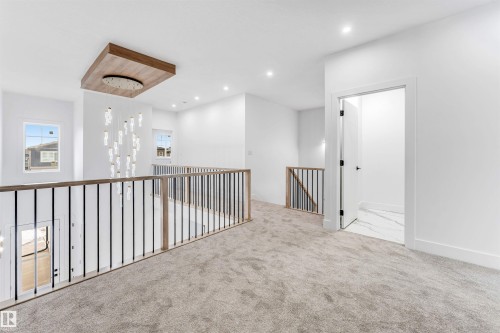 123 28 Street, Edmonton, AB - Indoor Photo Showing Other Room