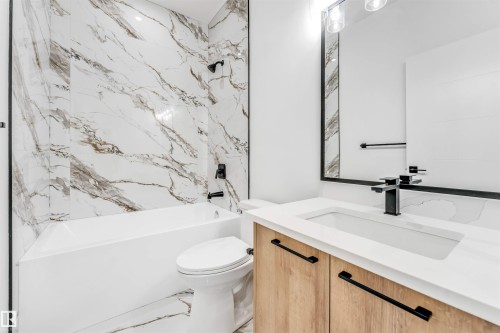123 28 Street, Edmonton, AB - Indoor Photo Showing Bathroom