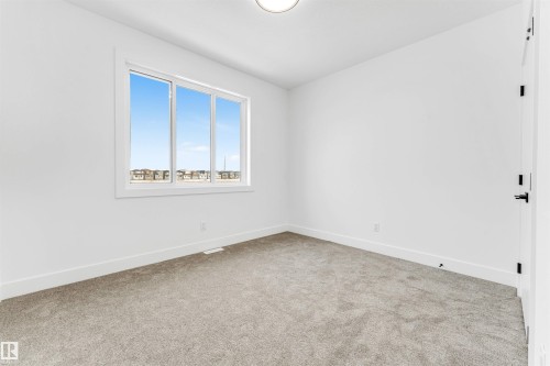 123 28 Street, Edmonton, AB - Indoor Photo Showing Other Room