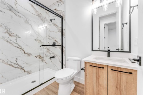 123 28 Street, Edmonton, AB - Indoor Photo Showing Bathroom