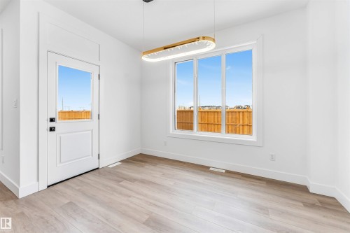 123 28 Street, Edmonton, AB - Indoor Photo Showing Other Room