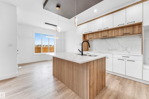 123 28 Street, Edmonton, AB - Indoor Photo Showing Kitchen
