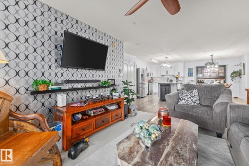 120 278 Suder Greens Drive, Edmonton, AB - Indoor Photo Showing Living Room