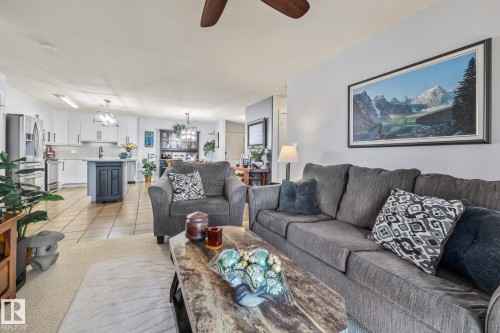 120 278 Suder Greens Drive, Edmonton, AB - Indoor Photo Showing Living Room
