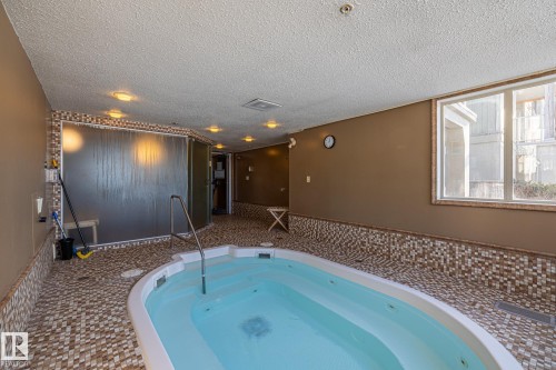 120 278 Suder Greens Drive, Edmonton, AB - Indoor Photo Showing Other Room