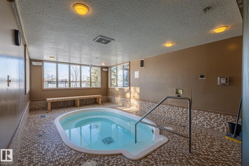 120 278 Suder Greens Drive, Edmonton, AB - Indoor Photo Showing Other Room