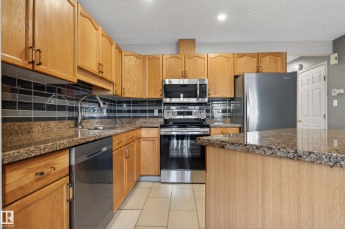 6840 159A Avenue, Edmonton, AB - Indoor Photo Showing Kitchen