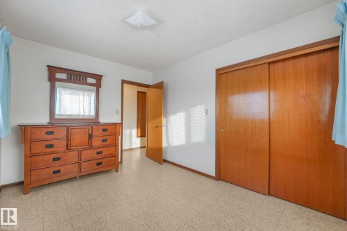 Bedroom featuring light flooring and a closet. - 10324 42 Street, Edmonton, AB - Indoor