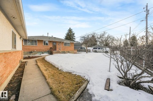 View of yard covered in snow - 10324 42 Street, Edmonton, AB - Outdoor