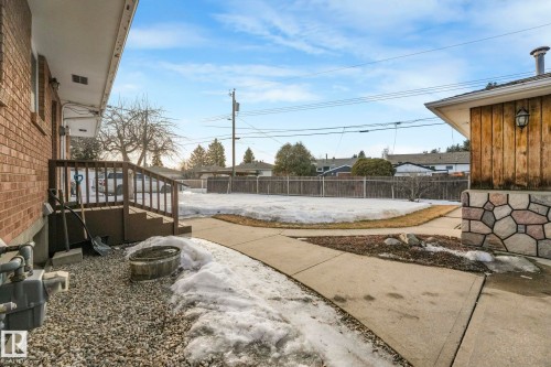 Fenced backyard with a residential view - 10324 42 Street, Edmonton, AB - Outdoor