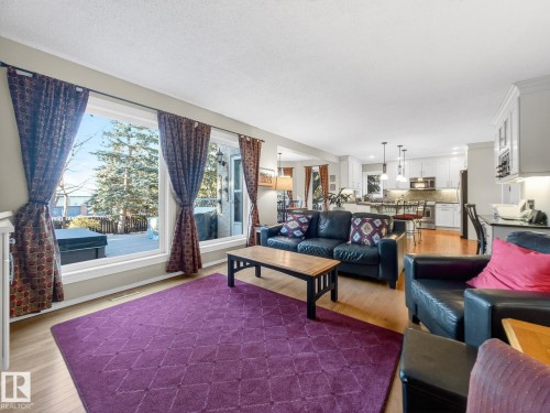 220 Ronning Close, Edmonton, AB - Indoor Photo Showing Living Room