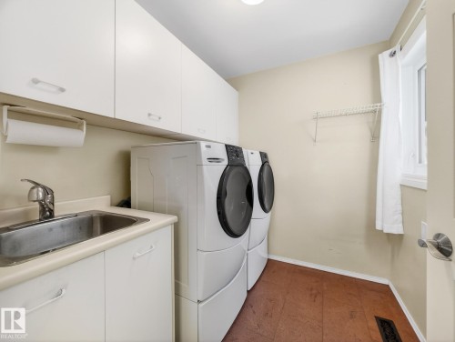 220 Ronning Close, Edmonton, AB - Indoor Photo Showing Laundry Room