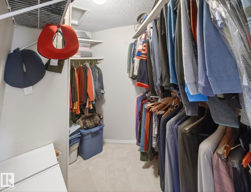 220 Ronning Close, Edmonton, AB - Indoor With Storage