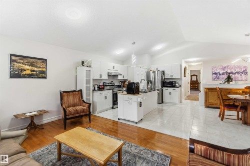 Living room with light wood-type flooring and vaulted ceiling - 1706 Turvey Bend, Edmonton, AB - Indoor