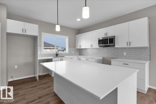 43 Eton Link, Spruce Grove, AB - Indoor Photo Showing Kitchen