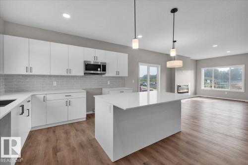 43 Eton Link, Spruce Grove, AB - Indoor Photo Showing Kitchen With Upgraded Kitchen