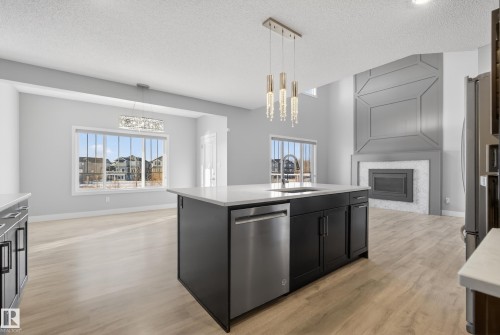 1523 Darby Bay, Edmonton, AB - Indoor Photo Showing Kitchen With Upgraded Kitchen