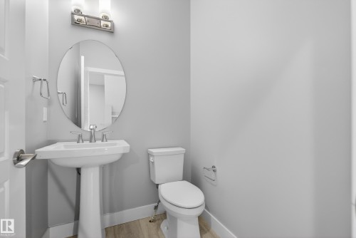 1523 Darby Bay, Edmonton, AB - Indoor Photo Showing Bathroom