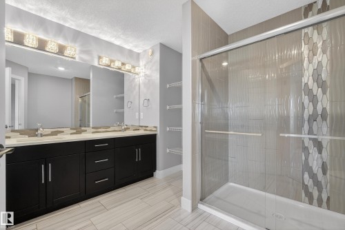 1523 Darby Bay, Edmonton, AB - Indoor Photo Showing Bathroom