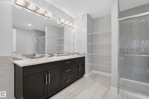 1523 Darby Bay, Edmonton, AB - Indoor Photo Showing Bathroom