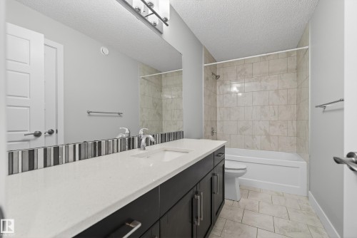 1523 Darby Bay, Edmonton, AB - Indoor Photo Showing Bathroom