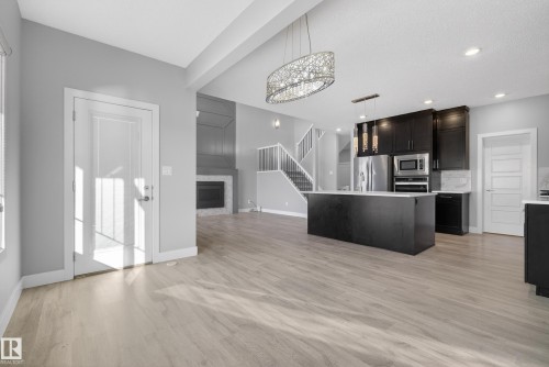 1523 Darby Bay, Edmonton, AB - Indoor Photo Showing Kitchen