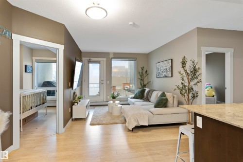 905 10226 104 Street, Edmonton, AB - Indoor