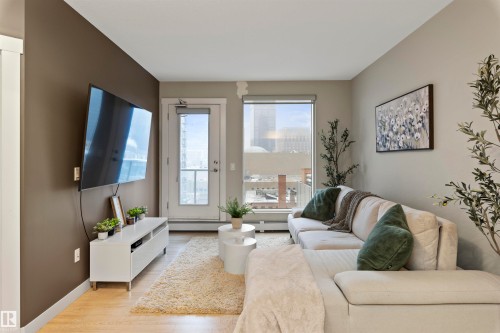 905 10226 104 Street, Edmonton, AB - Indoor Photo Showing Living Room