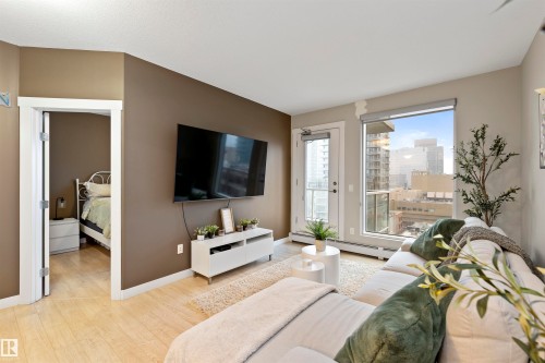905 10226 104 Street, Edmonton, AB - Indoor Photo Showing Living Room
