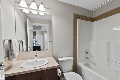 905 10226 104 Street, Edmonton, AB - Indoor Photo Showing Bathroom