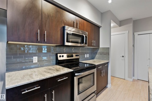905 10226 104 Street, Edmonton, AB - Indoor Photo Showing Kitchen With Upgraded Kitchen