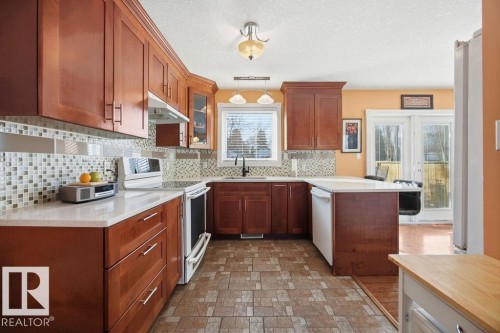 12212 95A Street, Edmonton, AB - Indoor Photo Showing Kitchen