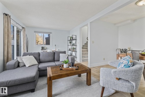 5612 92C Avenue, Edmonton, AB - Indoor Photo Showing Living Room