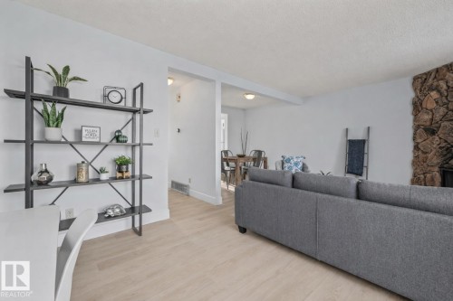 5612 92C Avenue, Edmonton, AB - Indoor