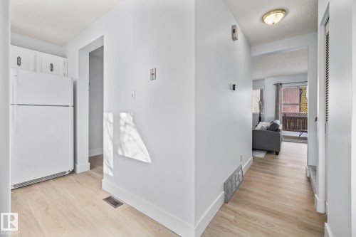 5612 92C Avenue, Edmonton, AB - Indoor Photo Showing Other Room