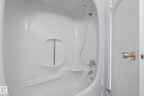 5612 92C Avenue, Edmonton, AB - Indoor Photo Showing Bathroom