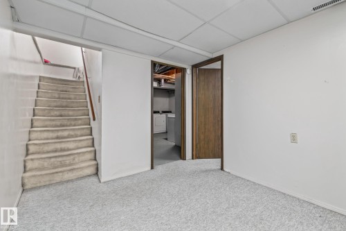 5612 92C Avenue, Edmonton, AB - Indoor Photo Showing Other Room