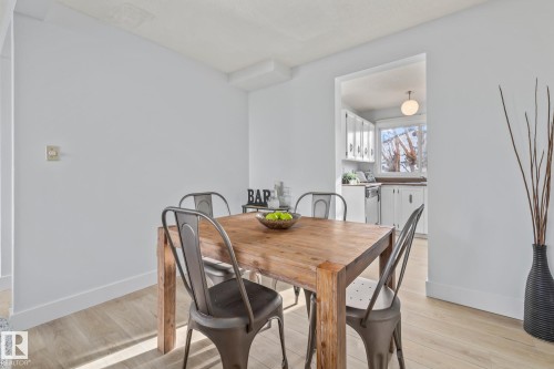 5612 92C Avenue, Edmonton, AB - Indoor Photo Showing Dining Room