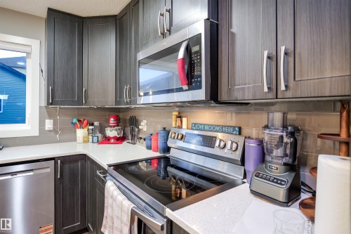 4027 3 Street Nw, Edmonton, AB - Indoor Photo Showing Kitchen